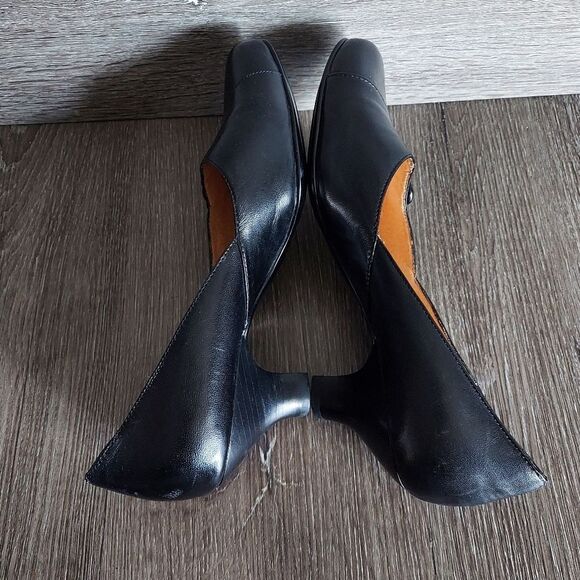 Sofft Black Leather Slip On Kitten Heel Pumps Size 9M - Picture 7 of 9